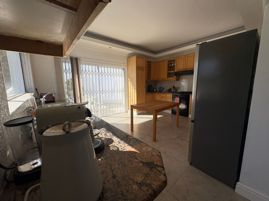 To Let 2 Bedroom Property for Rent in Camps Bay Western Cape